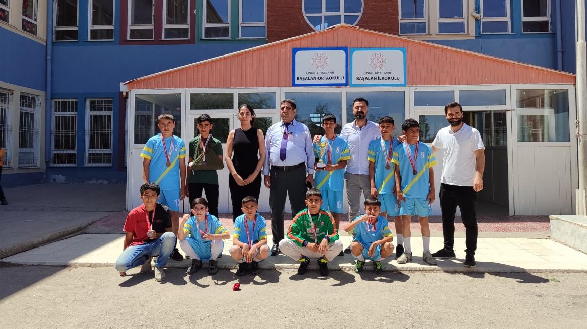 OKULUMUZ ÇINAR İLÇESİNDE YAPILAN FUTSAL TURNUVASINDA KUPA ALMAYA HAK KAZANMIŞTIR..